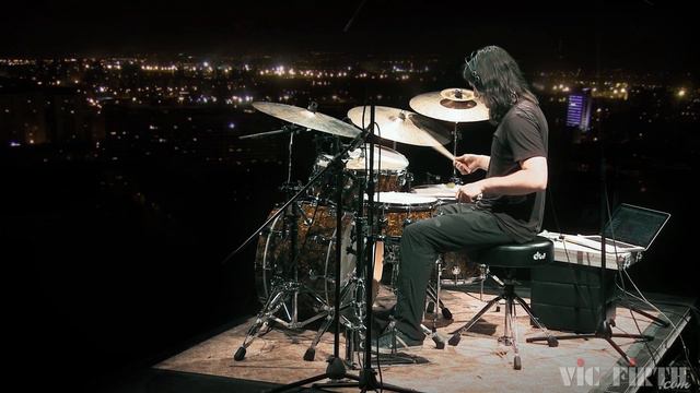 Performance Spotlight: Dali Mraz / "You Know" смотреть онлайн