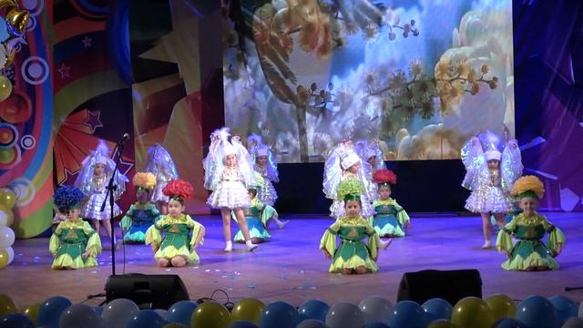 Красивый танец "Цветов" на 8 марта/ Танцы в детском саду смотреть онлайн