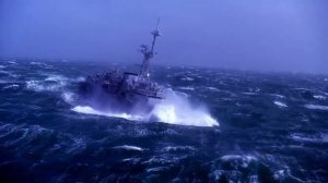 Красиво! Корабль vs Шторм  Сильное видео как болтает фрегат в море