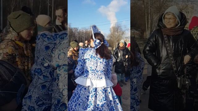 День Рождения Деда Мороза ? в Лобненском парке. Снегурочка в конце не просто танцует, а жжёт! ? смотреть онлайн