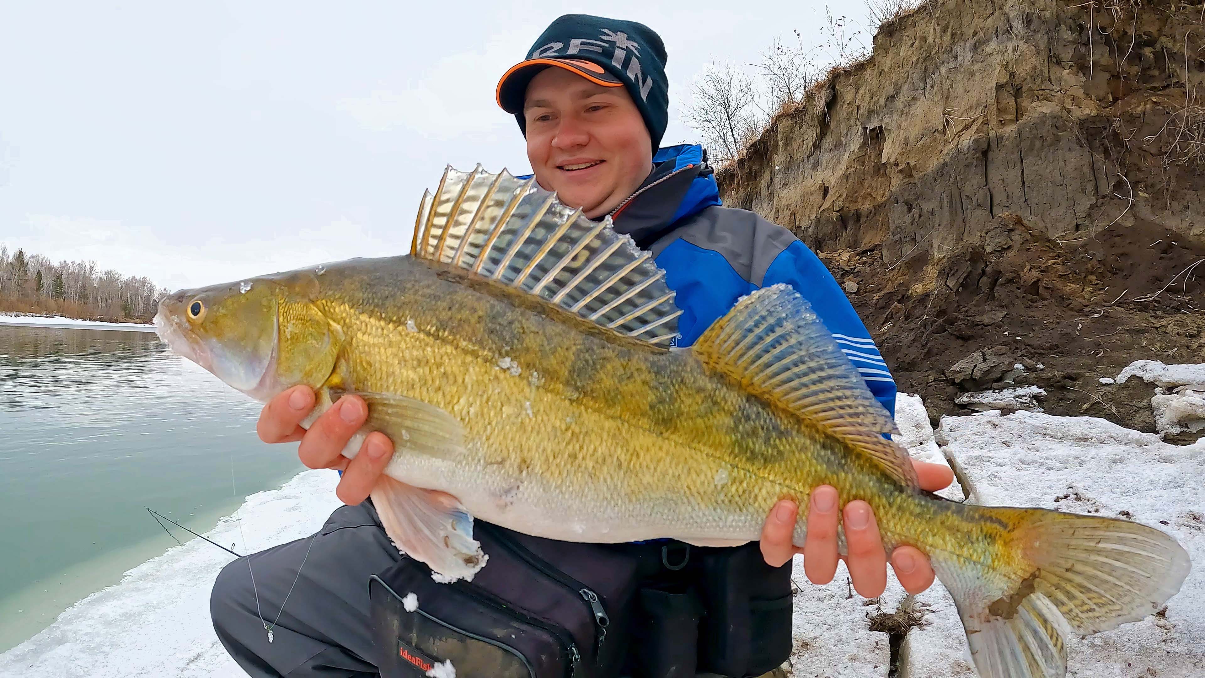 Аномальная Рыбалка 2022! Ловля судака и Крупного окуня. Рыбалка на спиннинг ранней весной смотреть онлайн