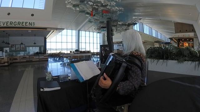 Elizabeth Wislker -- Airport Gig --August 19, 2021 смотреть онлайн