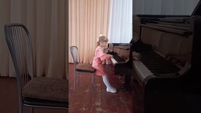 Лидия Соболевская:В.А. Моцарт "Менуэт" до мажор,С. Майкапар, "Мотылёк". смотреть онлайн