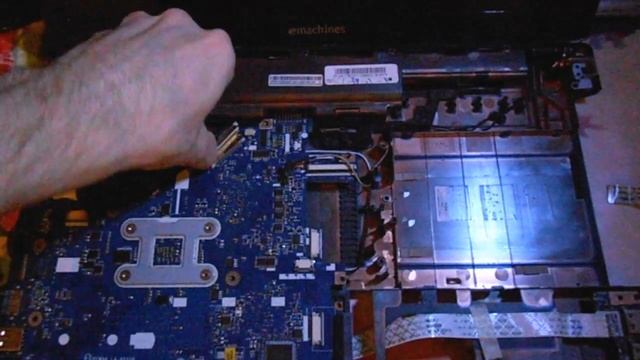 Разборка и замена процессора на emachines e442 часть 2 смотреть онлайн