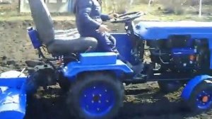 минитрактор Витязь.сынок фрезерует