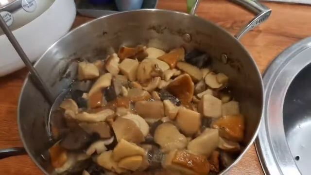 Как я солю грибы .Поздний ужин. Скумбрия на мангале. смотреть онлайн