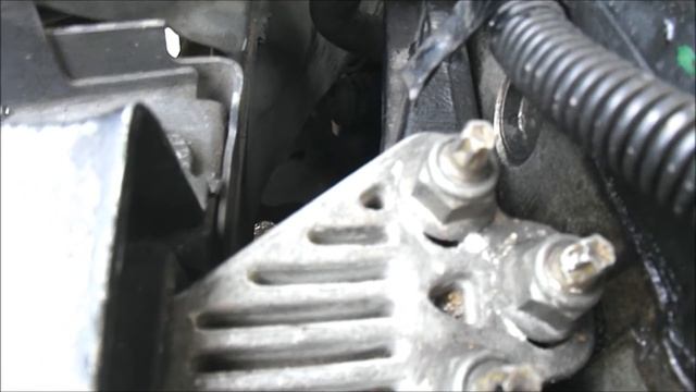 Cambio de Bomba del agua de la Ford Courier o Ikon sin AC y sin dirección hidráulica paso a paso смотреть онлайн