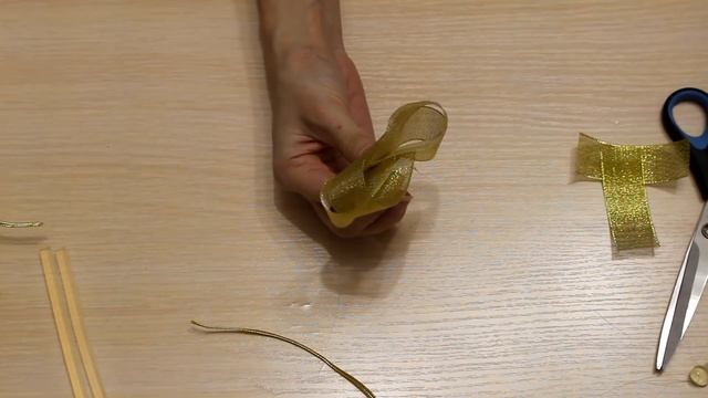 Мастер-класс. Новогоднее украшение на елку. Как сделать бант. Подготовка к новому году. смотреть онлайн