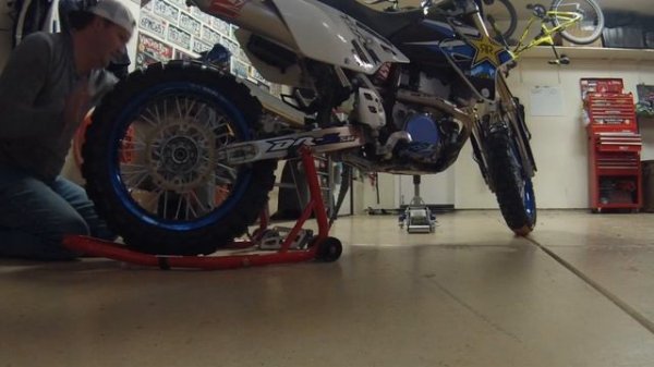 Tech Talk Tuesday with 775Supermoto DRZ400SM Shinko 805 tire install
