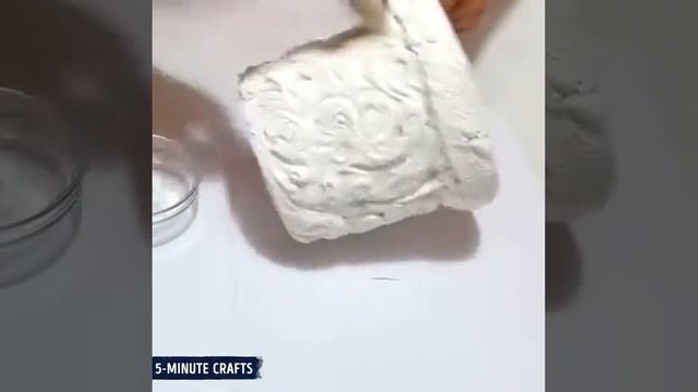 A flower pot from a plastic bucket via Клякsа bit ly2ROch9Z, facebook смотреть онлайн