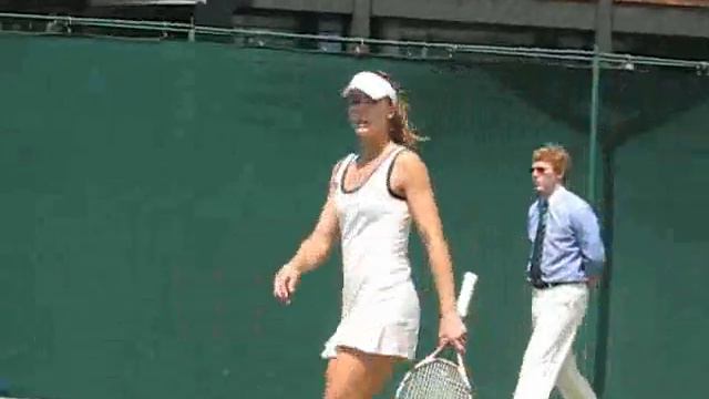 Alize Cornet смотреть онлайн