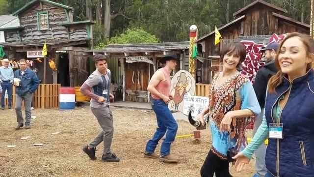 Running Man Challenge Lindsey Morgan, Andrew Jacobs, and Travis Andre Ross on the Lasso Movie Set смотреть онлайн