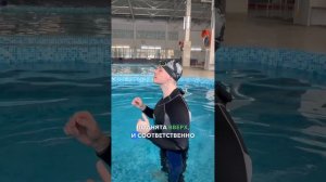 Почему ноги падают при плавании?