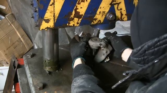 Мерседес w123 замена шаровой опоры смотреть онлайн