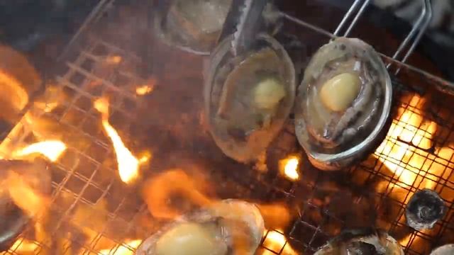 ЖАРЕННЫЕ МИДИИ НА КЕМПИНГЕ. смотреть онлайн