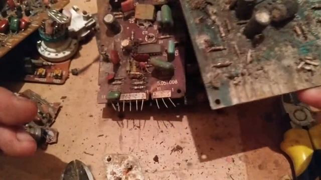 Иностранный транзистор с позолотой и К10-17 в пластике смотреть онлайн