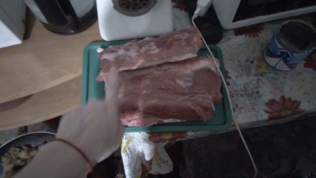 Топим жир. Разбираем мясо. Солим сало. смотреть онлайн