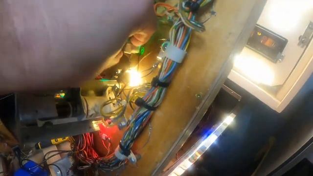 Repairing Eight Ball Deluxe Lighting смотреть онлайн