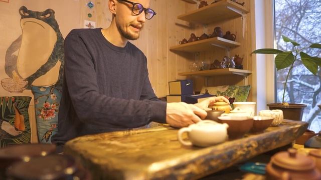 Открываю посылку с 20 исинскими чайниками, пиалами и антиквариатом. Новогодние находки из Исина! смотреть онлайн