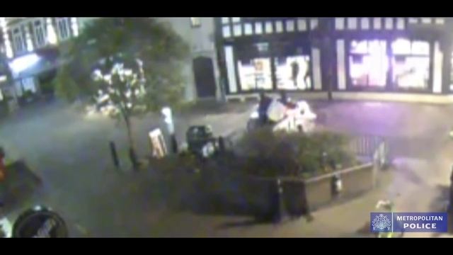 MOPED THIEVES attack CASH VAN and get RAMMED by a Security Van on ANOTHER Robbery смотреть онлайн