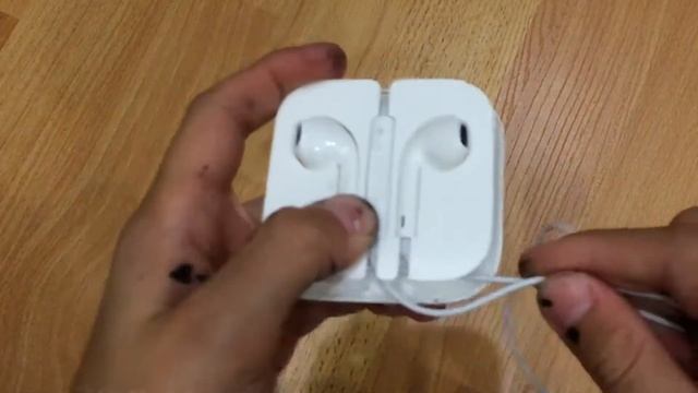 Как складывать наушники EarPods. смотреть онлайн