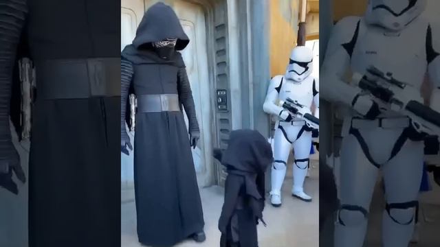When Logan was mini Kylo Ren смотреть онлайн