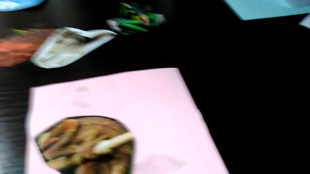 Клею наклейки на листы бумаги часть 4 . больше не болит смотреть онлайн