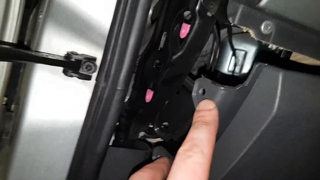 Zafira B снятие нижнего пластика , под рулём смотреть онлайн