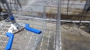 Как СКРЕПИТЬ СЕТКУ?! Делаем КЛЕТКУ для БРОЙЛЕРОВ!