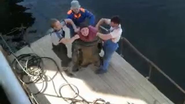 Темиртауские ВОДОЛАЗЫ в г.Жезказган одевание смотреть онлайн