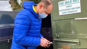 ВЛОГ Мама Кати и Макса собралась на ферму доить коров для домашнего сыра