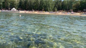 Вид на пляж курорта Увильды с озера