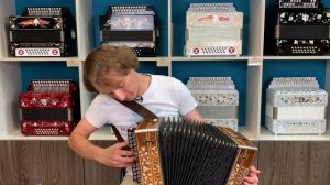 ГАРМОНЬ МАСТЕРА Г.Н. ТЕРЕХИНА В ИДЕАЛЕ // Горьковская гармонь