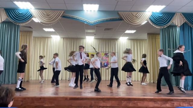 Выпускной танец 4 В. #геленджик #школа5 смотреть онлайн
