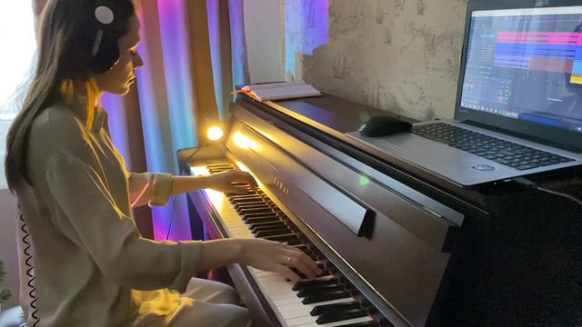 Любимая песня моей мамы Coco Jambo на пианино смотреть онлайн