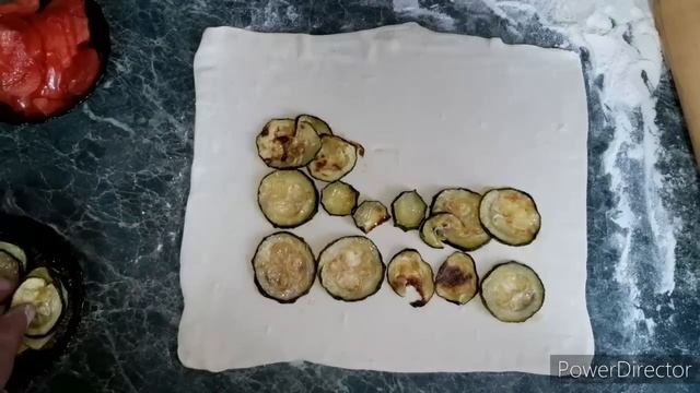 Не знаете ЧТО ещё ПРИДУМАТЬ с кабачками?! Вкусная выпечка с начинкой из кабачков...просто и вкусно смотреть онлайн