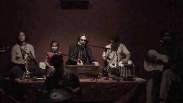 Govinda Jaya jaya ~ Lila & Cooper Madison's Kirtan At Bhakti Yoga Shala смотреть онлайн