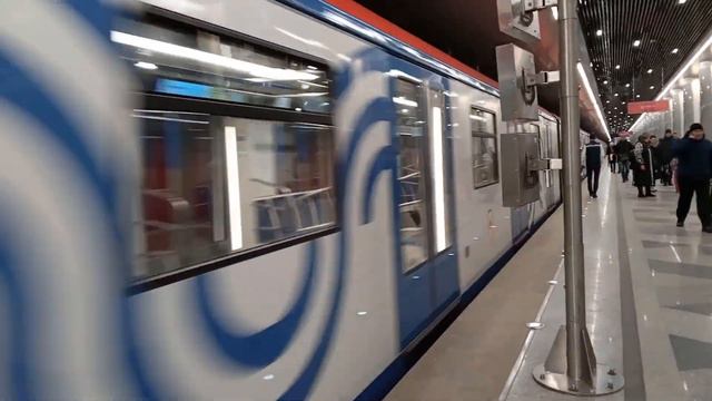 Поезд Москва 2019 уезжает со станции Некрасовка. смотреть онлайн