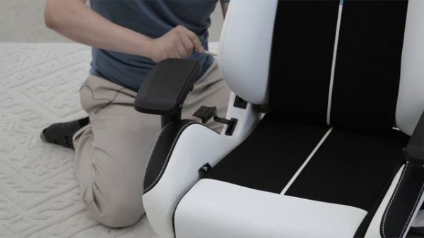 Alienware S5000 Gaming Chair - Unboxing and Review