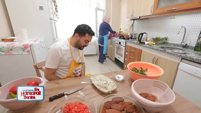 Mutfakta Duygusal Anlar - En Hamarat Benim 601. Bölüm смотреть онлайн