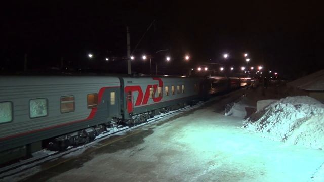 ЭП1М-388 с пассажирским поездом, ст.Ижевск смотреть онлайн