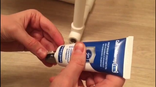 Кресло из пластиковых труб и шум моря смотреть онлайн