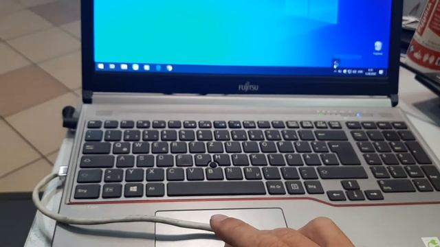 Ноутбук Fujitsu E754