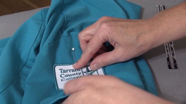 How to Iron on a Patch смотреть онлайн