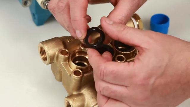 How to Service the Seals in the Cat 3CP Series Plunger Pumps смотреть онлайн