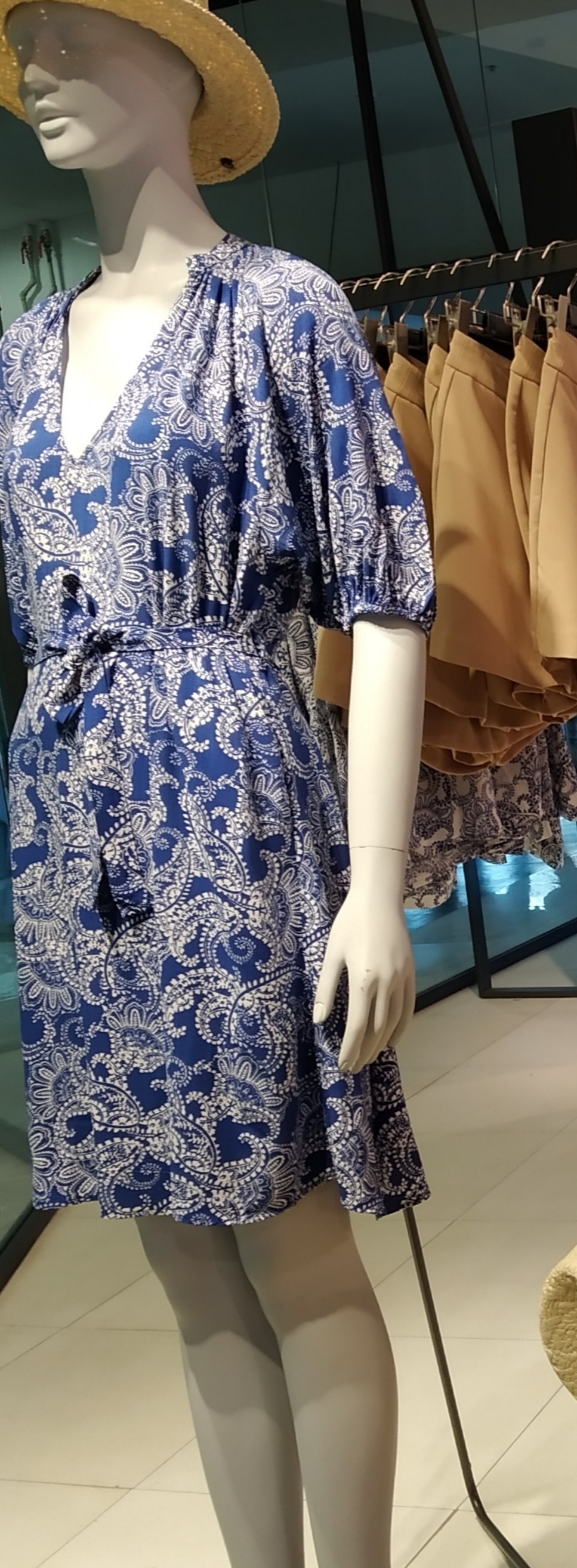 В магазине одежды RESERWED много летних новинок платья, сарафаны, шорты, брюки, блузки, футболки. смотреть онлайн