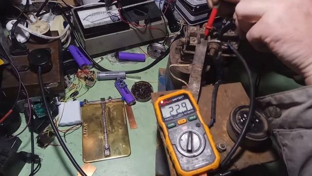 Перевірка як працює саморобний зарядний пристрій для акамулятора. Перевіряємо. смотреть онлайн