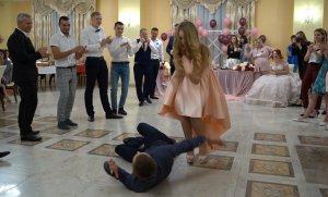 Приколы на свадьбе! Супер танцевальный батл