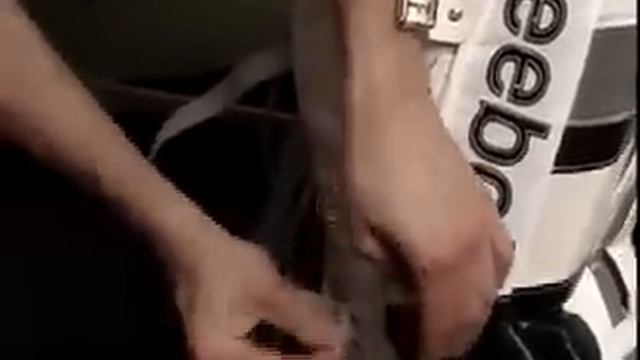 Как правильно одевать форму вратаря. смотреть онлайн