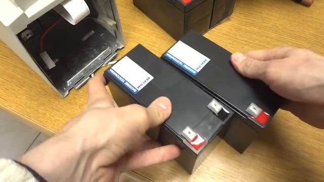 Battery Replacement APC Smart UPS 700 Instruction